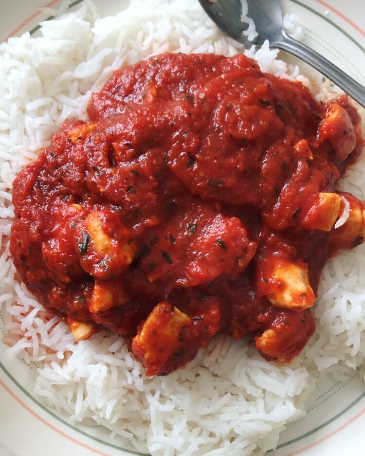 LifeBeingGF's tweet image. What’s your go to food when you aren’t feeling too great? 
😊
I tend to stick to plain (ish) food. Rice is always a great choice! This was just chicken in a tomatoey (not sure that’s a word but we will go with it 😁) sauce with some plain rice 🍚.