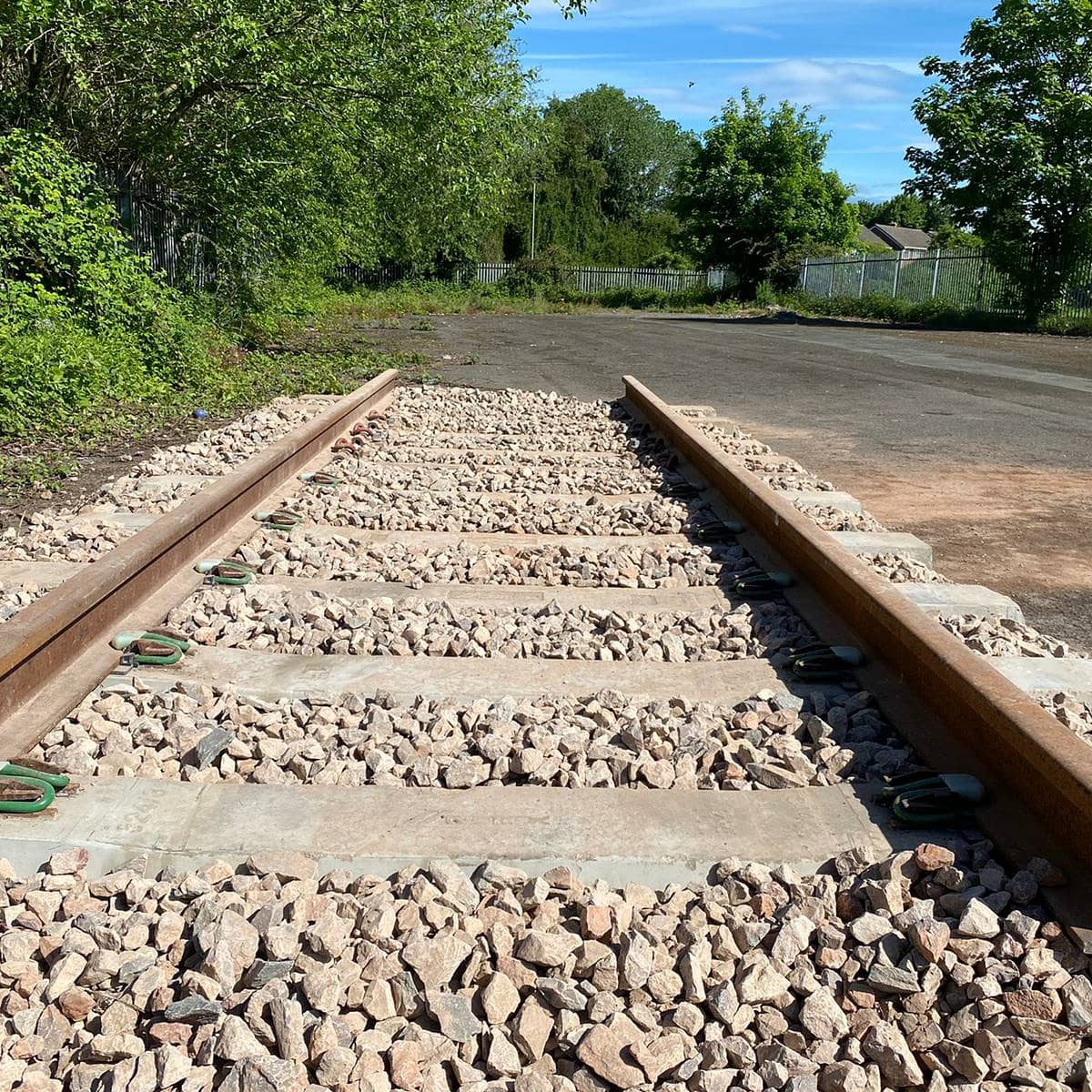 StoneAllianceS1's tweet photo. A small job delivered yesterday for a College.

They wanted a small track to deliver plant Operator training on.

#Covid_19 #rail #railway #HomesafeEveryday https://t.co/AxiuDbDAW9