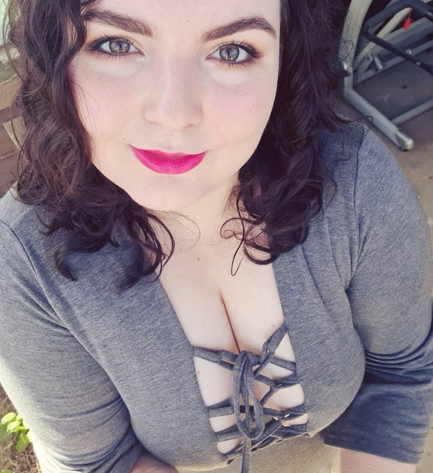 I would suck you dry. 😘 https://t.co/5mYwHM3duS