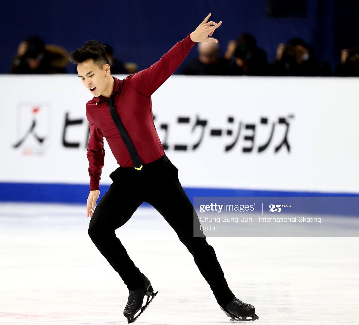 goldenskate's tweet photo. Happy Birthday 🎂 to Canada's 🇨🇦 #NamNguyen! GS Fan Fest @ https://t.co/3n2fYt0AKh | The #CTNSC20 🥈 earned new personal bests (FS/TS) at #SkateCanada 🥈 this season 👏🏻 The 22-year-old enjoys tree watching 👁️🌳👁️ in his free time 🤣 📷 2019-20 FS #Beatles #FigureSkating https://t.co/mdGZx55WYa