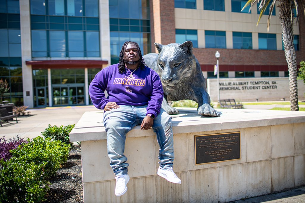 Deluxe_bigfella's tweet photo. I use to pray for times like this.
@photosae_ 
#pvamu #pvgrad #hbcugrad #gradszn 
#classof2020 https://t.co/d7lqinXBFj