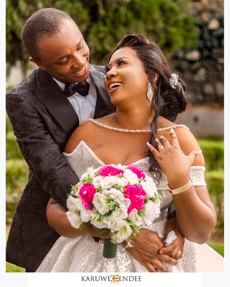 endeefied's tweet photo. Find someone who holds you close like this and let them be the one you share your happy ever after with. 
_____________________________________
.
.📸 @endeefied
.
#weddingphotographer #weddingphoto #weddingmoments #weddingstyle
#weddinginspirations #endeeweddings #TheENDEE™ https://t.co/2nsoApJZkH