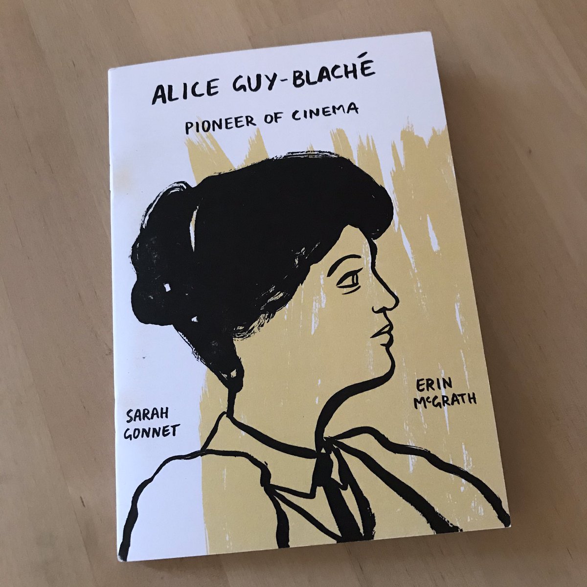 MatchboxCine's tweet photo. ❤️ this Alice Guy-Blaché comic from @eerieerin + Sarah Gonnet, a companion piece to Gonnet’s play, Gaze - highly recommended! 

https://t.co/BnVz3uzPHZ #WomenMakeFilm #DirectedByWomen https://t.co/TItHZoibEx