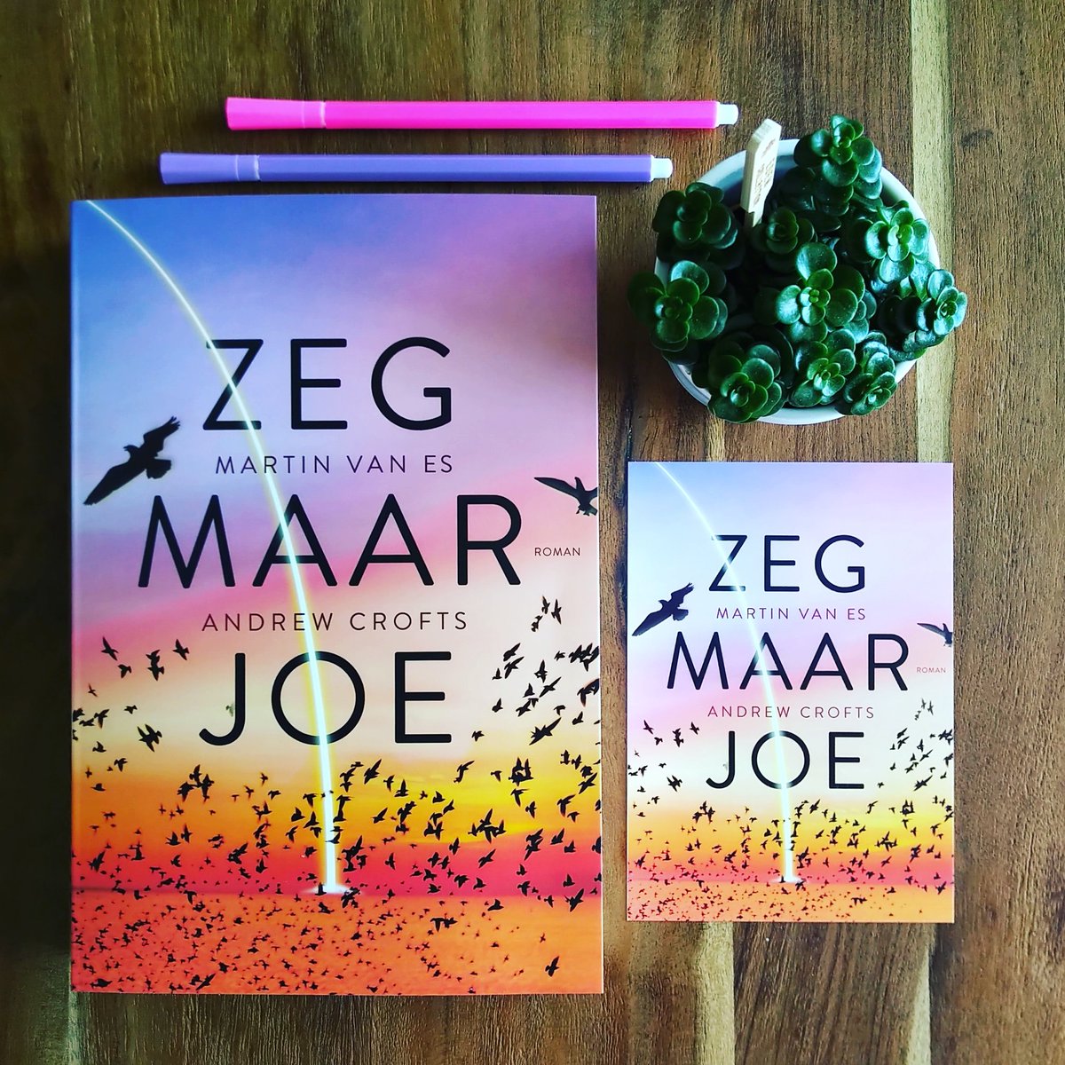 #hebbanbuzz 2: Het boek leest echt heel fijn weg! De lengte van de hoofdstukken is precies goed en er is een fijne afwisseling van dialogen en beschrijvingen. Typerend hoe machthebbers reageren op bedreigingen voor hun positie. #zegmaarjoe <a href="/Hebbannl/">Lezerscommunity Hebban.nl</a> <a href="/The_JoeProject/">The Joe Project | Call Me Joe | Zeg maar Joe</a> #callmejoe
