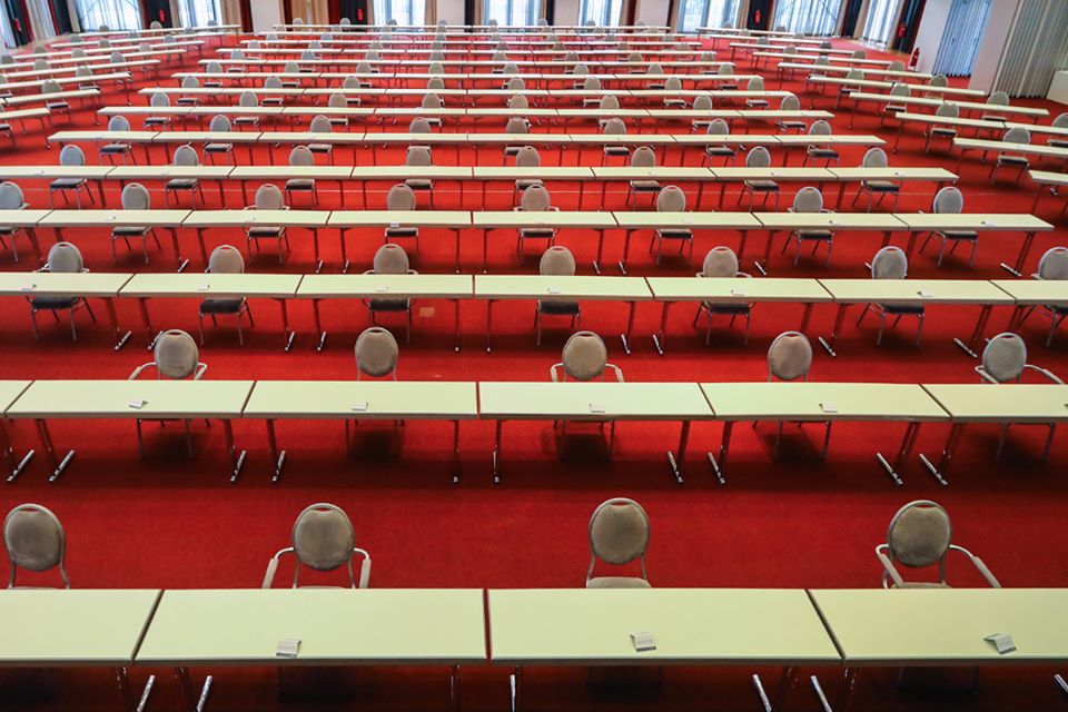 estrelberlin's tweet photo. Social distancing during your event? No problem at #EstrelBerlin! With our 25.000sqm of event space we can guarantee the required minimum distance for your meeting participants. ➡️https://t.co/4JP9elcgL1 #ECC #eventrofs #safemeetings #Berlin #COVID19 https://t.co/jqQ8MKJUw6