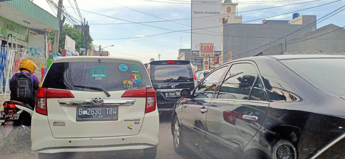 maman_tea's tweet photo. @lewatmana RT @NiksonSiregar: Jl Raya jt waringin sekitar GG Gamprit. Macet Parah. https://t.co/yUrm3AwEwK