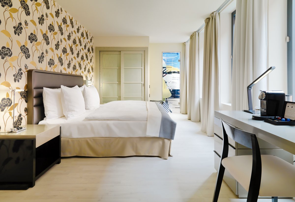 h10hotels's tweet photo. ¡Estamos de vuelta! El H10 Berlin Ku'damm reabrirá sus puertas el 25 de mayo con todas las medidas de seguridad e higiene / We're back! The H10 Berlin Ku'damm will reopen its doors on May 25 with all the safety and health measures

➡ https://t.co/js893HYLwH

#WillBeWaitingForYou https://t.co/hL3uBB72vI