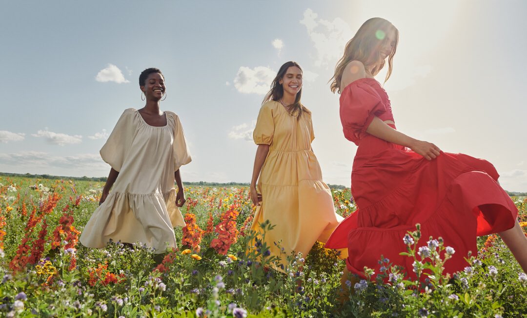 LIFE IN BLOOM | Bright colours can elevate your mood, it’s a fact. Life in Bloom collection for her pays tribute to the wonders of nature with balloon sleeves, ruffles and baggy skirts. 
Discover the collection: 1.mng.us/B17a50zLcKq
#LifeInBloom #MangoTogether