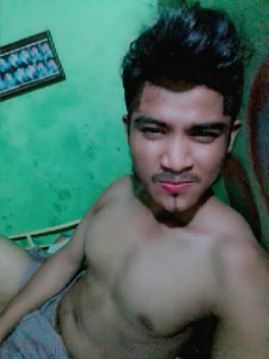 Radit45939265's tweet photo. Dingin... Dingin... Gini jd sange ah... Enknya paen ya... Ada yg tau gk... https://t.co/S99y7tFnv7