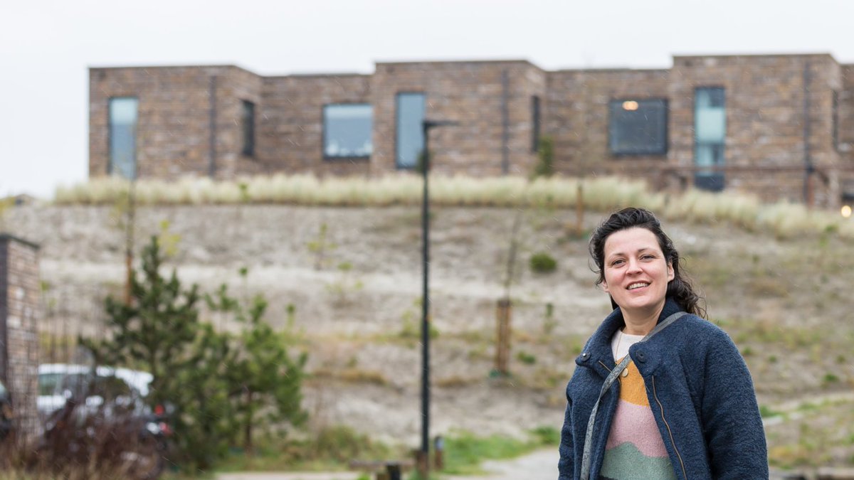DUIN-bewoner? Kom langs bij het online spreekuur van theatermaakster Lieke Benders op 20 mei om 20.00u. Lieke vertelt over haar theaterprojecten en onderzoekt zij hoe zij een theatrale route in DUIN kan vormgeven. Meer info? strandlab-almere.nl/duin-bewoner-k… #Almere #AlmerePoort
