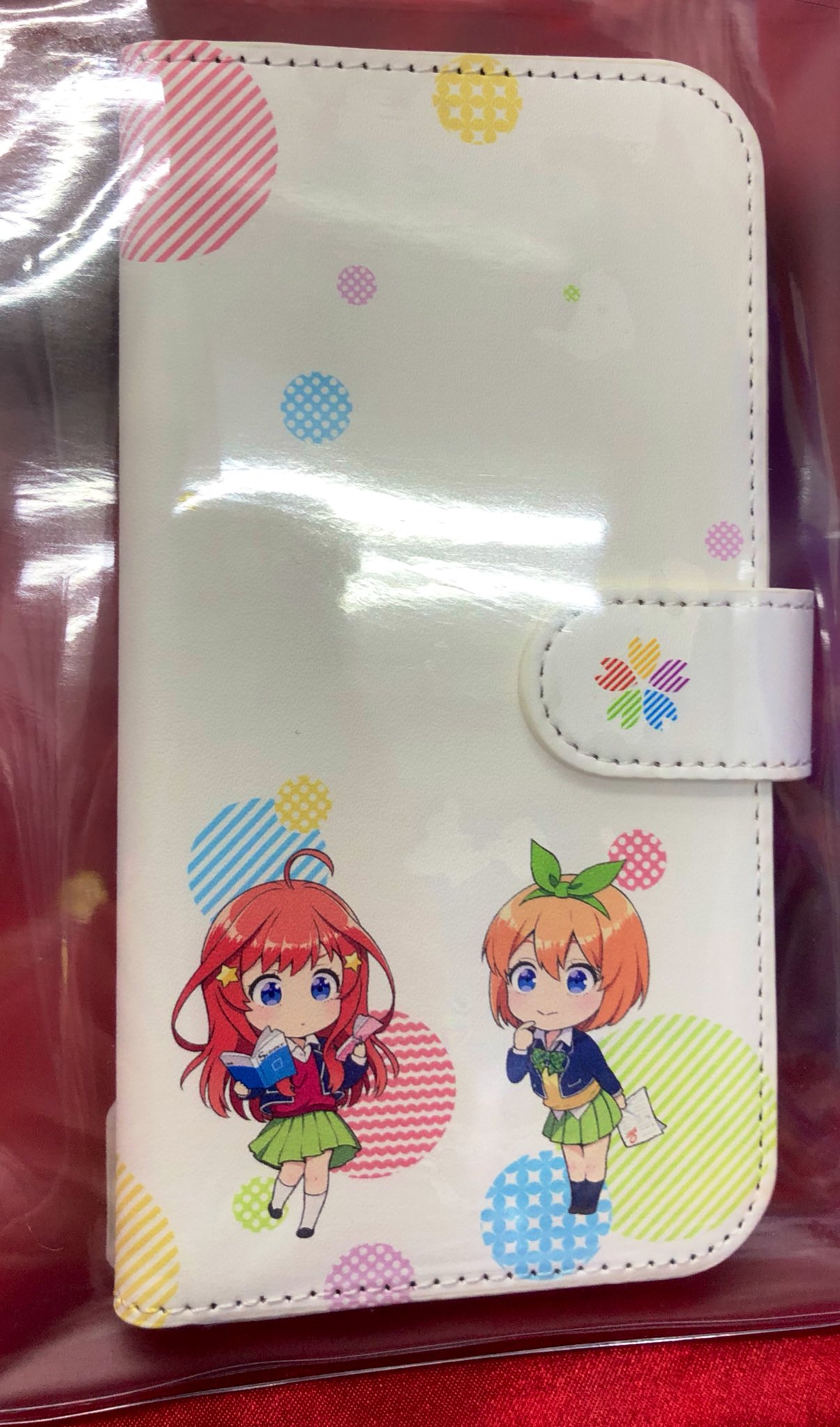 アニメイト秋葉原本館 A Twitter グッズ情報 五等分の花嫁 より 手帳型スマホケース ミニキャラ が入荷しました 本館4fにて販売中です 五等分の花嫁 T Co Pybmvcimv2 Twitter