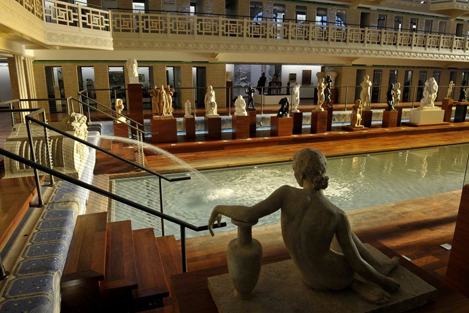 mauricedecroix's tweet photo. Affluence considérable pour le @MuseeLaPiscine et sa visite virtuelle : un demi-million de pages vues sur la page Facebook des Amis de La Piscine et 10 000 likes. @IloveRBX  @Hello_Lille  Bravo au musée et à @immerseeve . Par ici la visite https://t.co/yGF8jjqGRE https://t.co/Wlnkm00Zfb