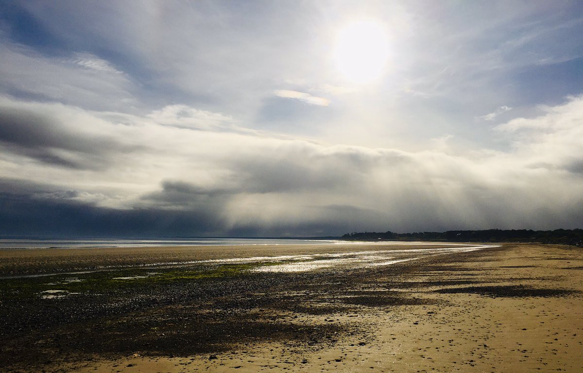 brimful125's tweet photo. I do love a moody sky. Always worth getting up early for the morning light. #Nairn #scotland #beach https://t.co/s0Udaw34vr