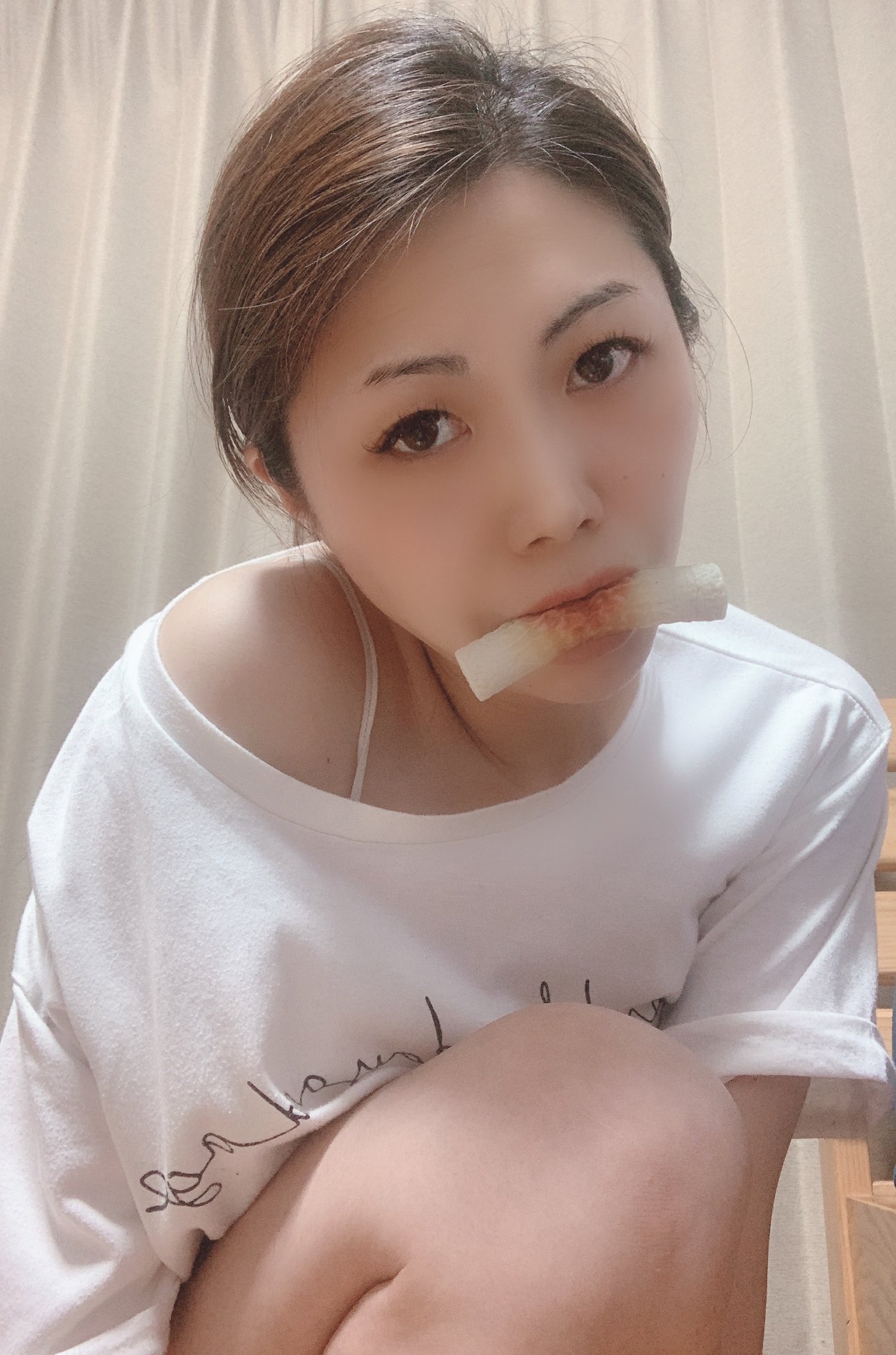 小林アナ on X: 38歳 独身 チクワを咥える夕暮れがある #シリーズリア充女 t.co5W3yfLFYUm  X