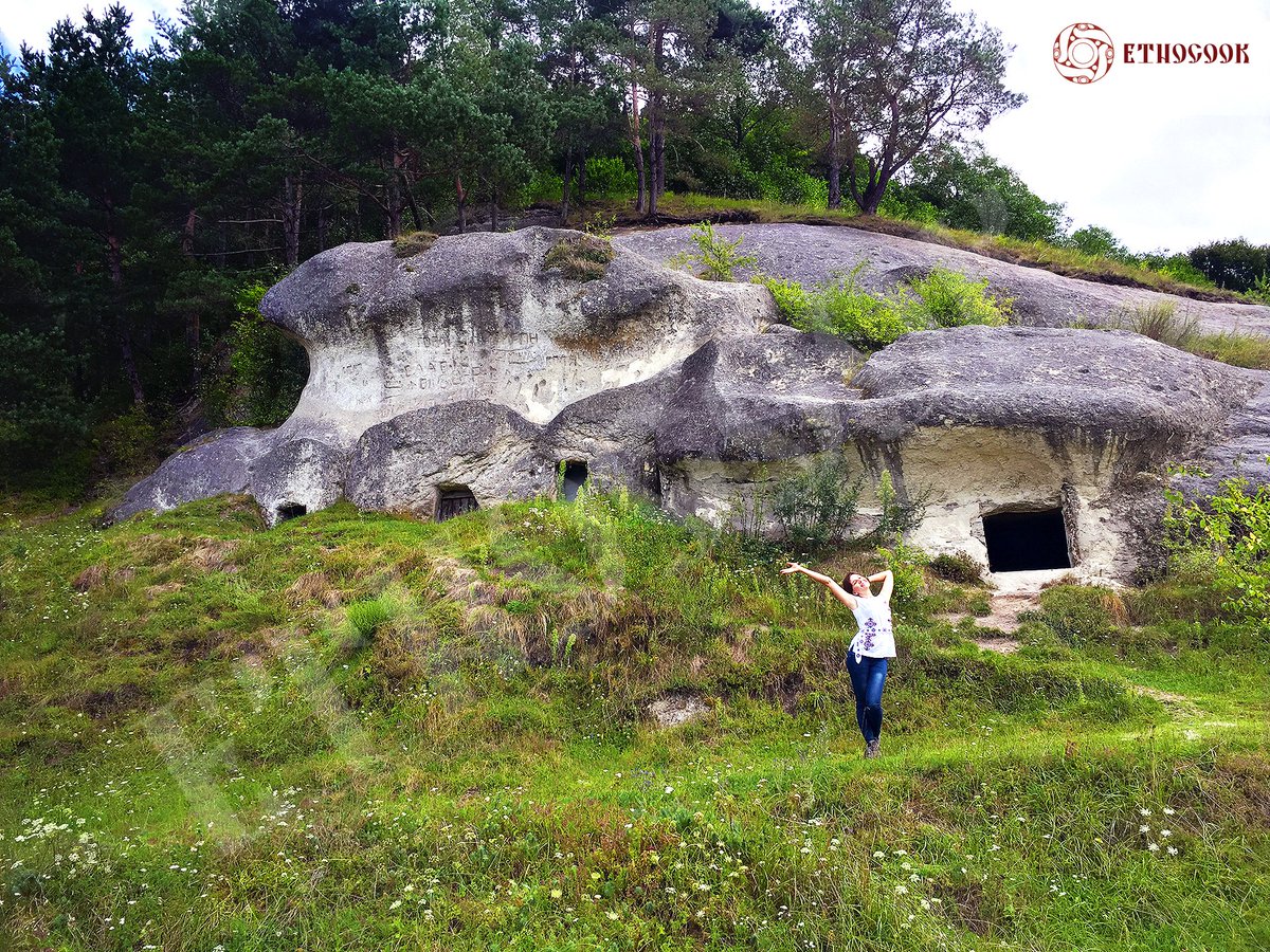 LilkaSky's tweet photo. It's Stilsko, the White Croats (ancestors of #Ukrainians and #Croats ) capital in VI-X, a #heritage of the #Slavic history. 
In May locals built the illegal chapel in the #rituallandscape

Details: https://t.co/dppopfCBuH

#LilkaSky #ウクライナ #стільсько #Stilsko #神社 #shrines https://t.co/Hntda8RcxA