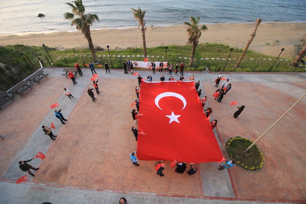 Bakan <a href="/kasapoglu/">Dr. Mehmet Kasapoğlu</a>, 76 ildeki bakanlık yurdunda 9 bin 700 vatandaşın bulunduğunu yinelerken, “Son 24 saatte 422 yeni misafirimiz geldi. Onların da bu 14 günlük süreyi hayırlı bir şekilde tamamlamaları en büyük dileğimizdir.” dedi. 
📎gsb.gov.tr/HaberDetaylari…