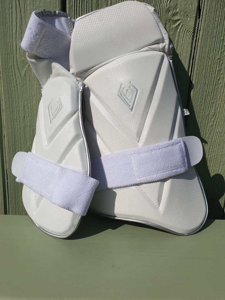 SportsVeritus's tweet photo. Veritus Armour thigh pad combo set. This lightweight thigh pad set produced in white carbon material not only looks amazing they offer the best protection around #thighpad #cricketpads #thighpadset #nets https://t.co/ce0q7iUJe3