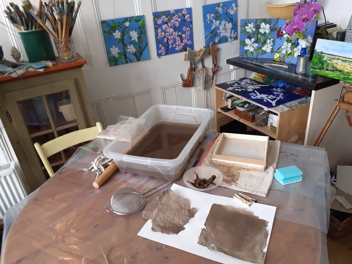 MaryBlueCreates's tweet photo. @GetCreativeUK papermaking is 4 steps. Shred. Blend. Pull paper. Press. Easy to do. Endless possibilities. #GetCreativeFestival #GetCreativeAtHome #EverydayMaking #UnderstandingEverything https://t.co/w5835aFHZD