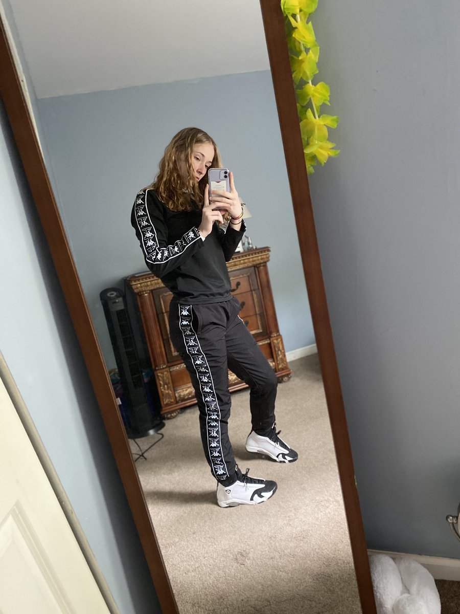 qtasskelly's tweet photo. #fazekappa #fazeup My Diamonds be VVS https://t.co/icz5F9akd8