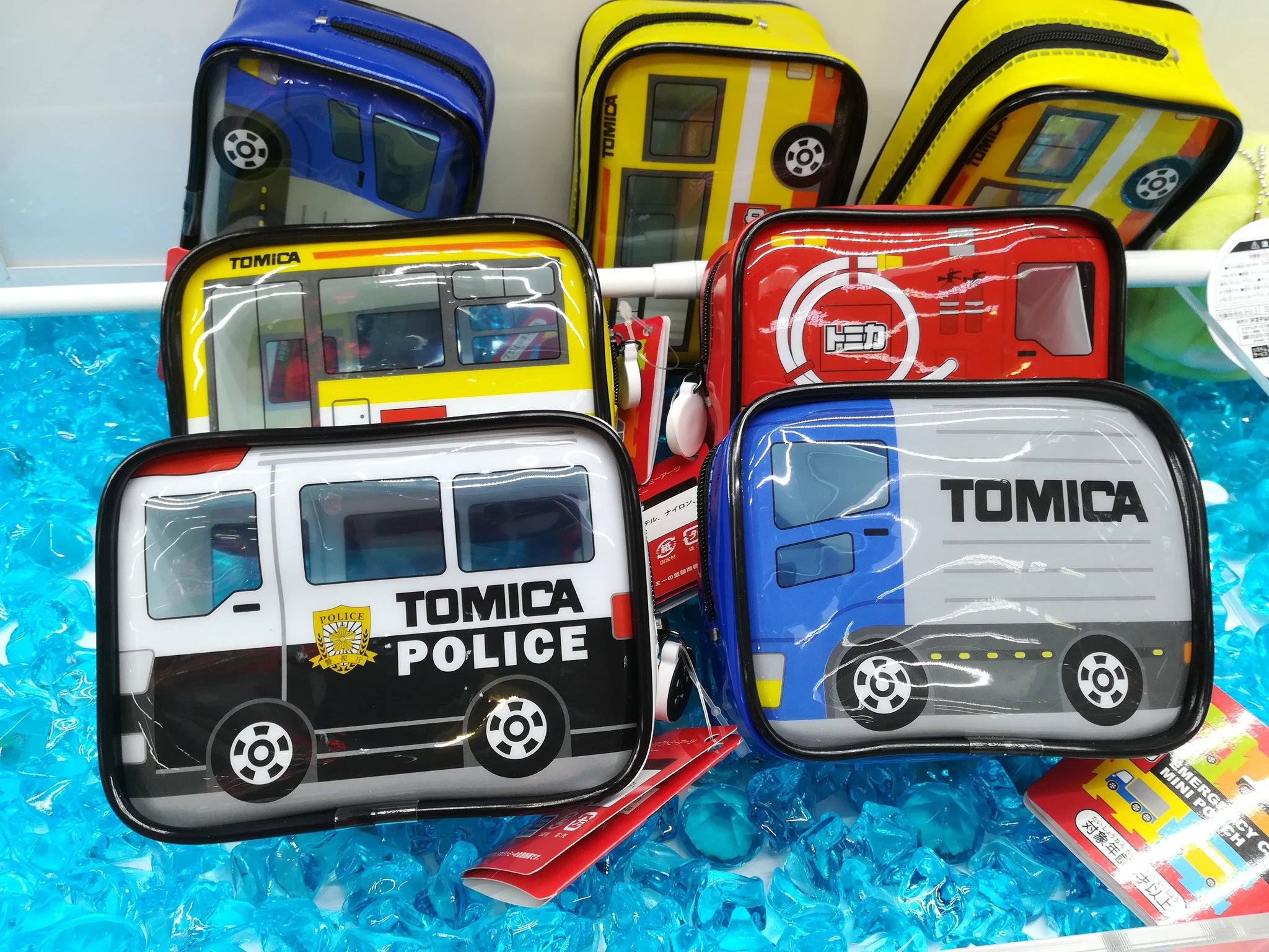 アミパラ岡山店 トミカよりミニポーチが登場 はたらくくるまのポーチを是非ゲットしてくださいね アミパラ岡山店 トミカ はたらくくるま ミニポーチ T Co Dfmsgichvo Twitter