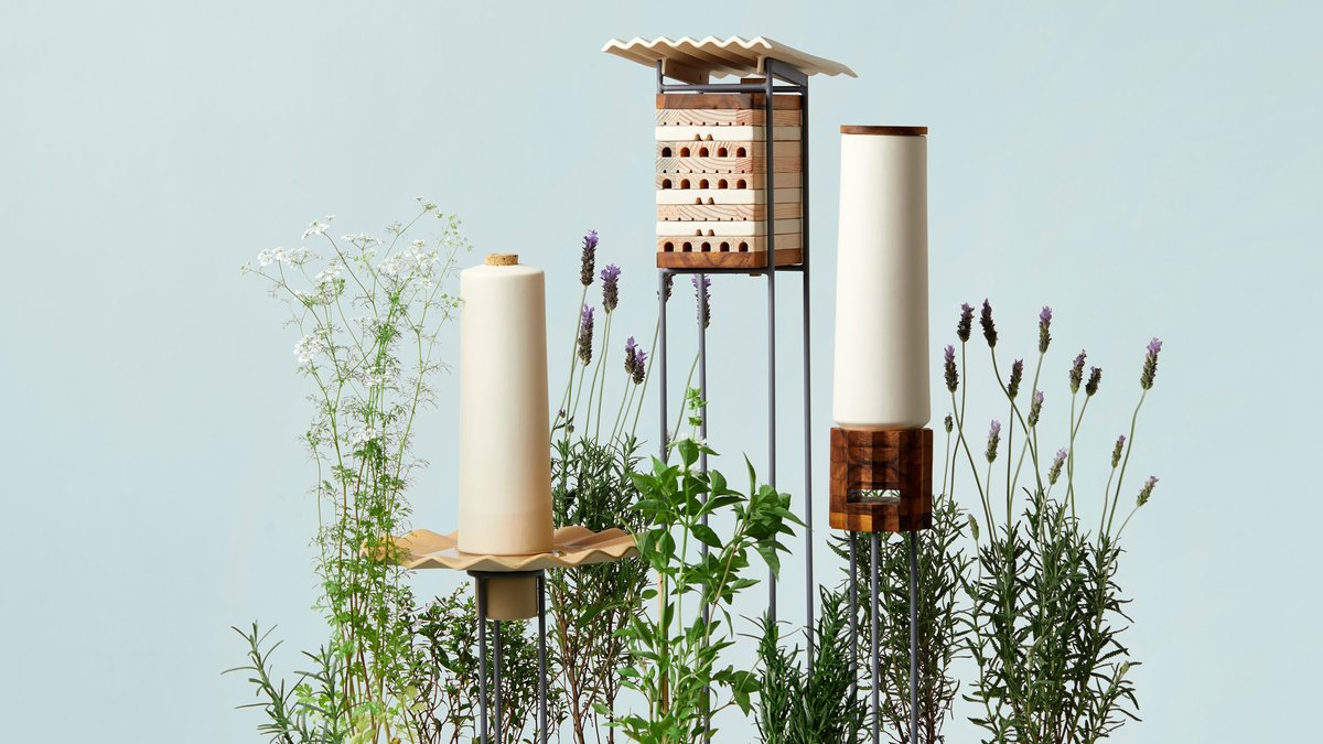tomravenscroft's tweet image. 🐝🐝🐝 Its World Bee Day! So we rounded up seven of the best homes for urban bees – dezeen.com/2020/05/20/sev… (via @Dezeen)