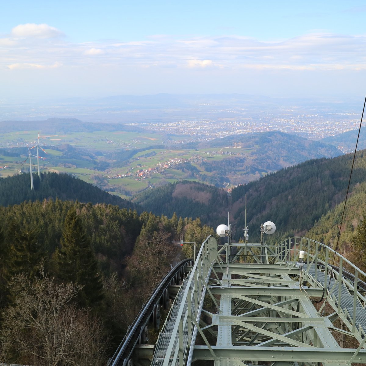 Auf der Bergstation des #Schauinsland hat die #emaks, eine #badenova Tochter, gemeinsam mit der <a href="/VAG_Freiburg/">Freiburger Verkehrs AG Aktuell</a> und dem <a href="/thethingsntwrk/">The Things Network</a> ein #LoRaWAN Gateway in Betrieb genommen. Es gehört mit 1.200 Metern zu den höchsten Gateways in Deutschland. Mehr dazu: thethingsnetwork.org