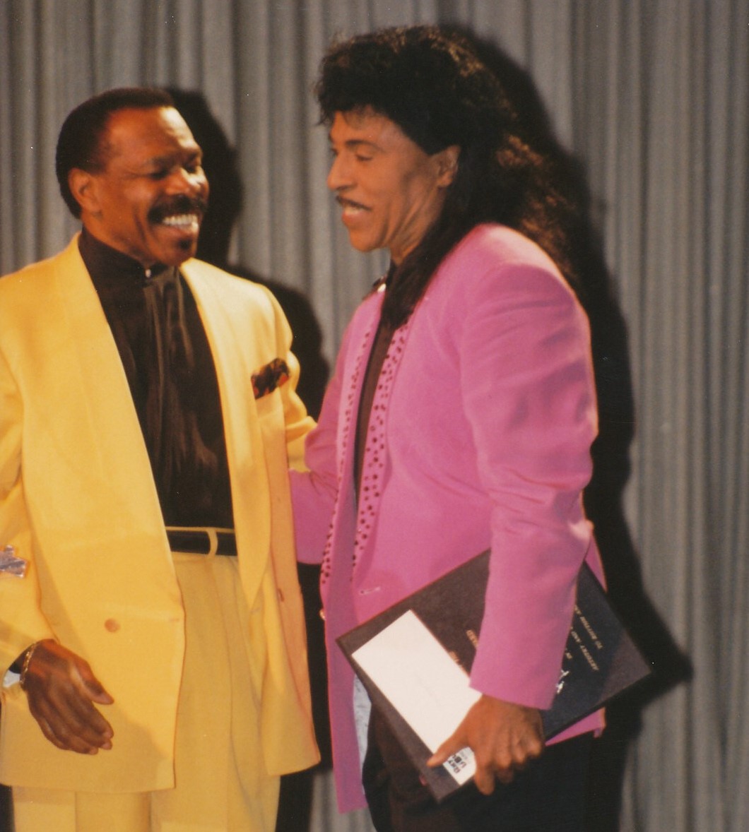 WmMorrisAuthor's tweet photo. @MWilsonSupreme 
Are you coming to Mississippi, Memphis or New Orleans? Love to see you. Here is photo I took of Little Richard at  1996 Pioneer Awards and of you and me at Vocal Group Hall of Fame Awards. Thank you for endorsing my book, "This Magic Moment." Blessings #AskMary https://t.co/dxV8p6ZVaf