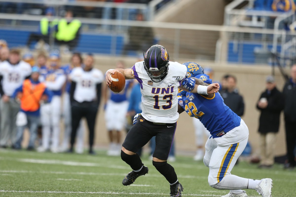 GoJacksFB's tweet photo. Meet @BallForLife4 a Defensive End from Cottage Grove, MN. Tolu had 25 tackles, 3 tackles for loss, 2.5 sacks, and 1 forced fumble in 2019. Tolu is majoring in Consumer Affairs.

#GoJacks 🐰🏈 https://t.co/SKRbZSP8eY