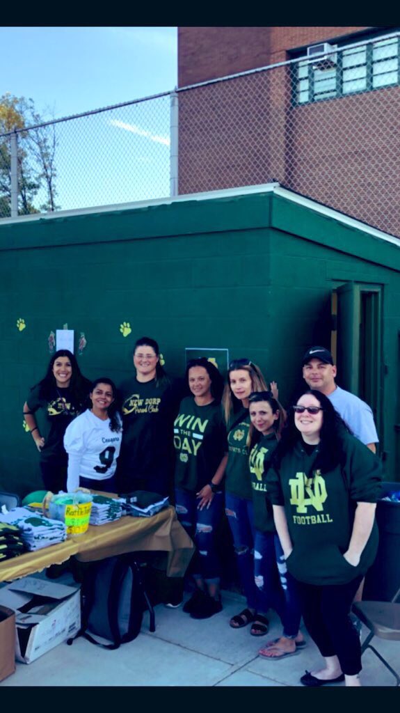 ChrisAppJr5's tweet photo. π¨ Players / @NewDorpFB Supporters
Be sure to LIKE & FOLLOW our AMAZING & AWESOME Parents Club Twitter Page π¨βπ©βπ¦βπ¦
They are an elite group of people that support us and the boys ππ
We are a TOTAL π Program π
π² @NdhsClub
#ProudToBeND
#NDFootballFAMILY
#StayReadyToGetReady https://t.co/at1qyvUsuP