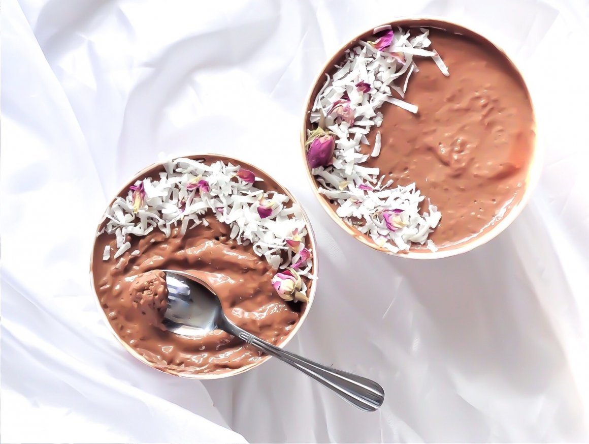 Enjoy this Dairy Free Chocolate Chia Seed Pudding recipe by Amera, @nutritionblooms!  buff.ly/2TIBymE 

#chiapudding #coconutyogurt #enjoyyoso