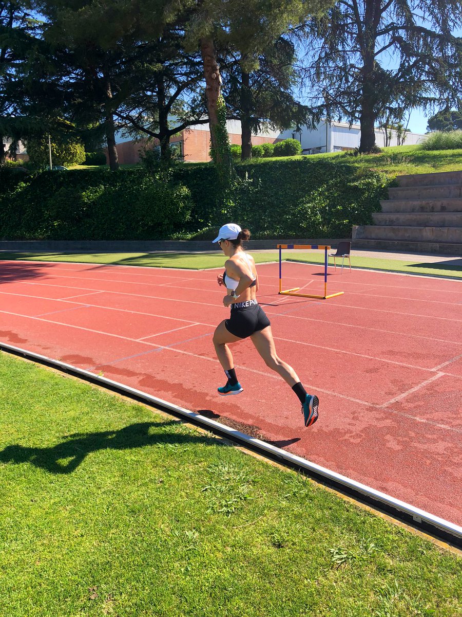 AnnitaGodoy92's tweet photo. Volviendo poco a poco... 🏊🏽‍♀️
Primer día de pista y piscina 🏃🏽‍♀️✌🏼 https://t.co/ZITWdhE0rb