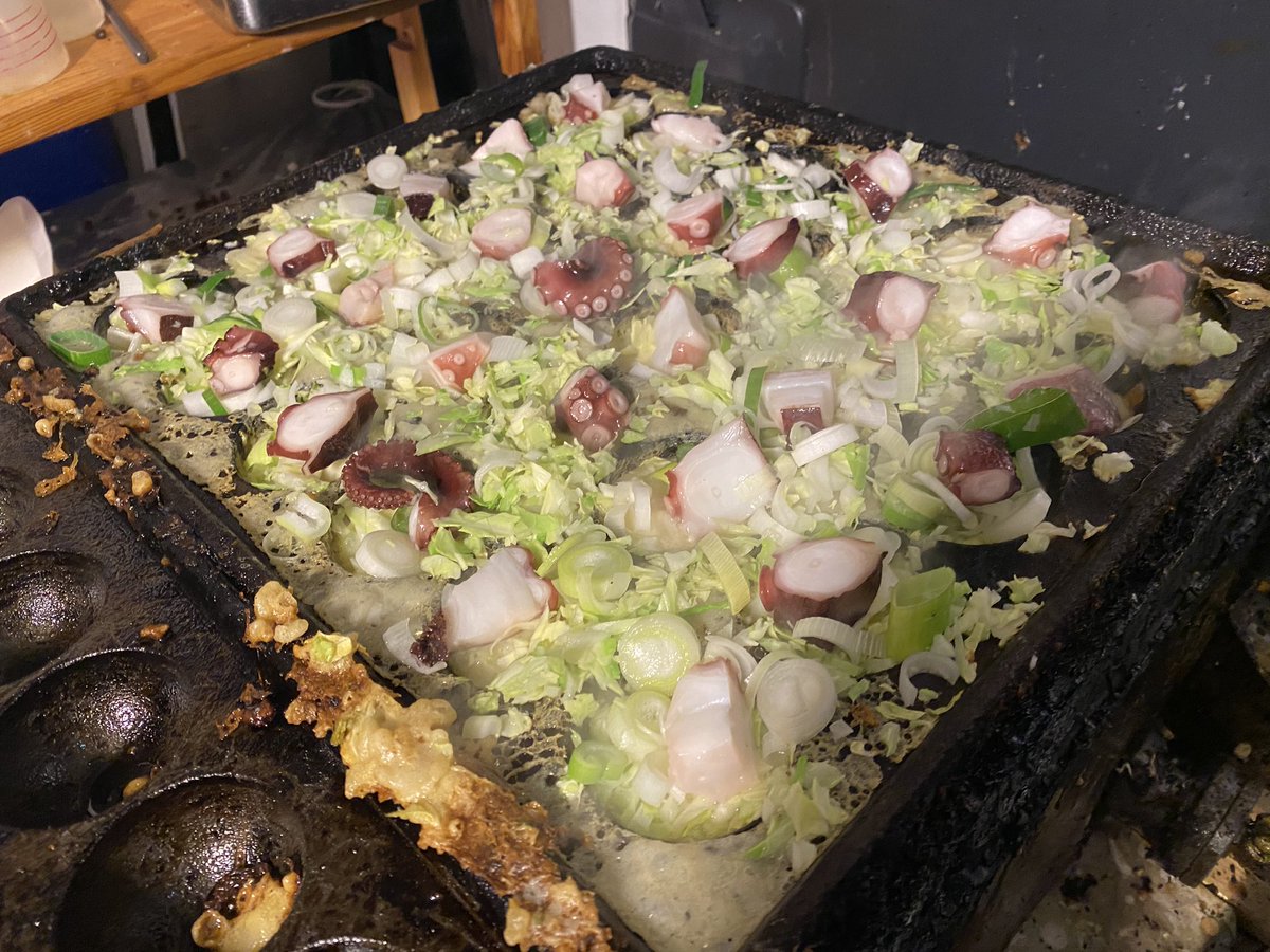 中華そば うめや 金沢文庫 常連様が高舟台でたこ焼きの販売 デリバリーを始めたと聞き行って来ました 湘南宮だこ は横浜 や湘南のお祭りなどに出店してる有名なたこ焼き屋さんですが お祭りが相次いで中止なりここで頑張ってます でっかくて安くて