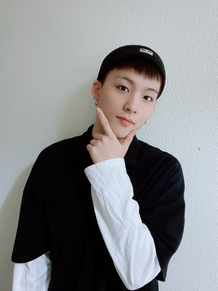 amberrxze53's tweet photo. хёнхо https://t.co/h03mOeJMOp