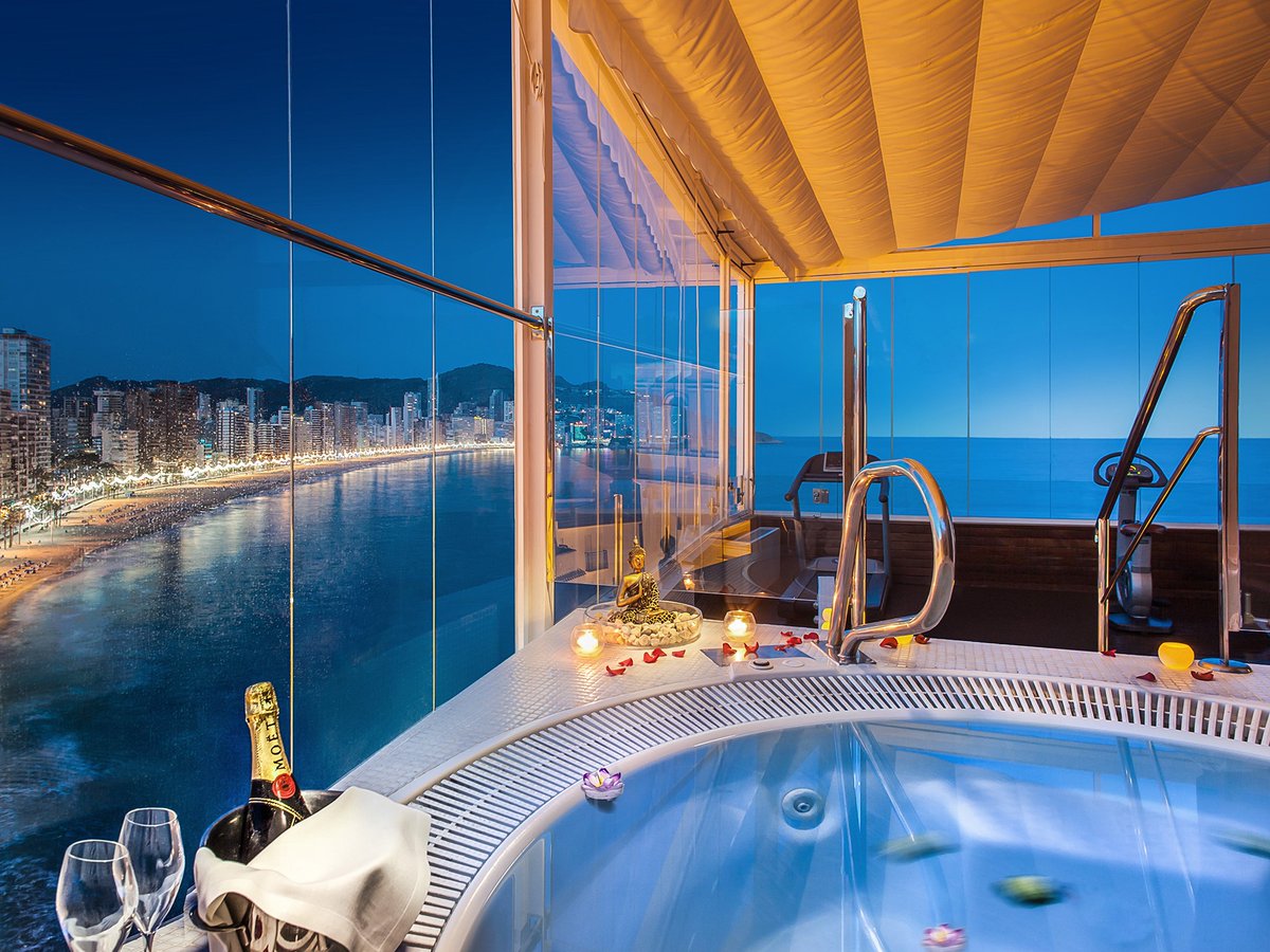 benidormlive's tweet photo. Los hoteles Magic Costa Blanca rebajan sus precios hasta un 30% para los más de 4 millones de desempleados y trabajadores afectados por ERTE en España https://t.co/s2ybVXYrMa