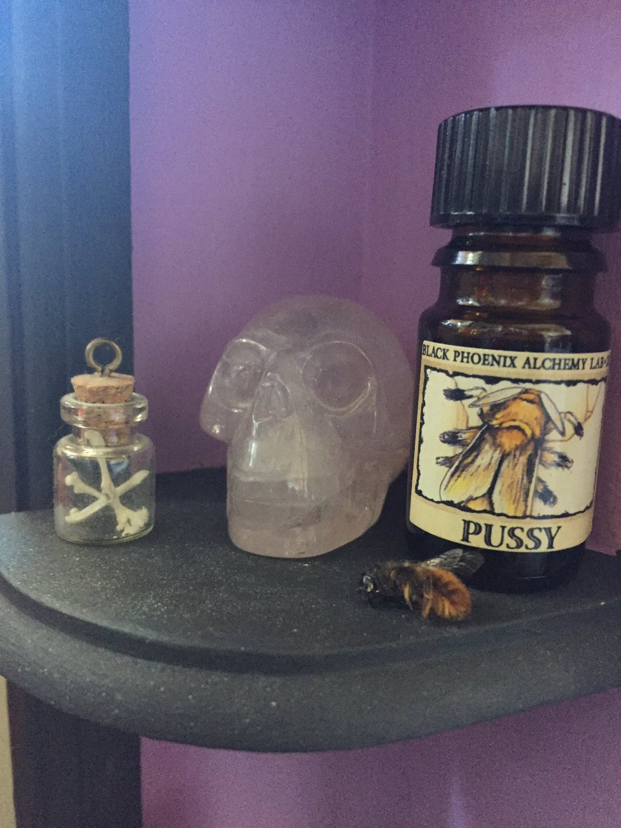 hann0ir's tweet photo. new arrivals including a much coveted bottle of Pussy which is absolutely DIVINE and easily in my top three bpals ever 🐝 🍯 💛 #blackphoenixalchemylab #bpal https://t.co/iAZpQwi8m6