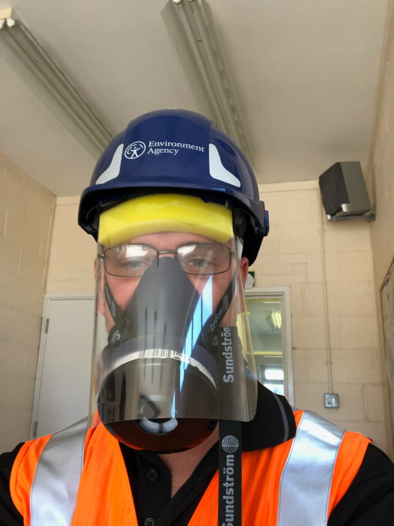 bartonmarine's tweet photo. Barton Face Shields keeping key workers safe as they go about helping us live our lives.  Thanks to the Met Police Service and Environment Agency showing where our masks are helping. 

#PPE #barton #facemask #sailing #boating #community #lockdown #coronavirus https://t.co/P0kAQFYtIH