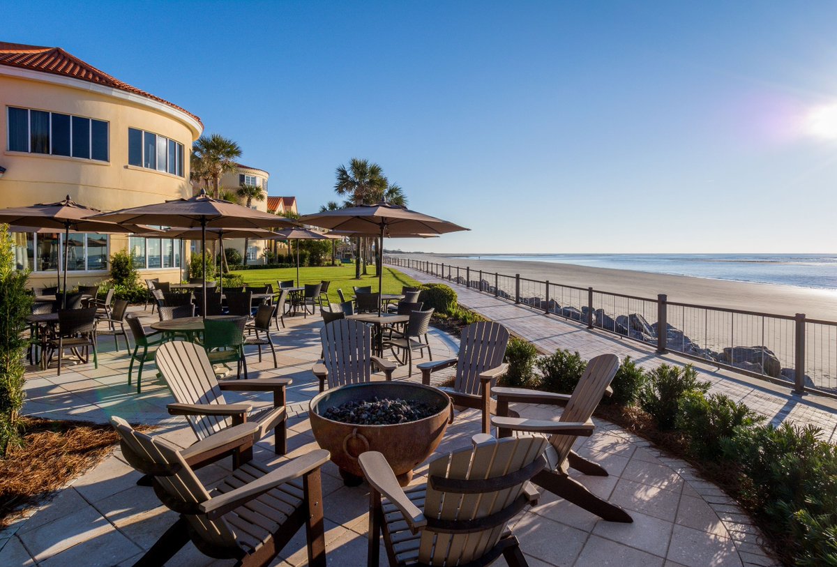 Sun, sand, surf, fire pits. 

Let's spread some sunshine on Twitter today with <a href="/kingandprince/">The King and Prince Resort</a>