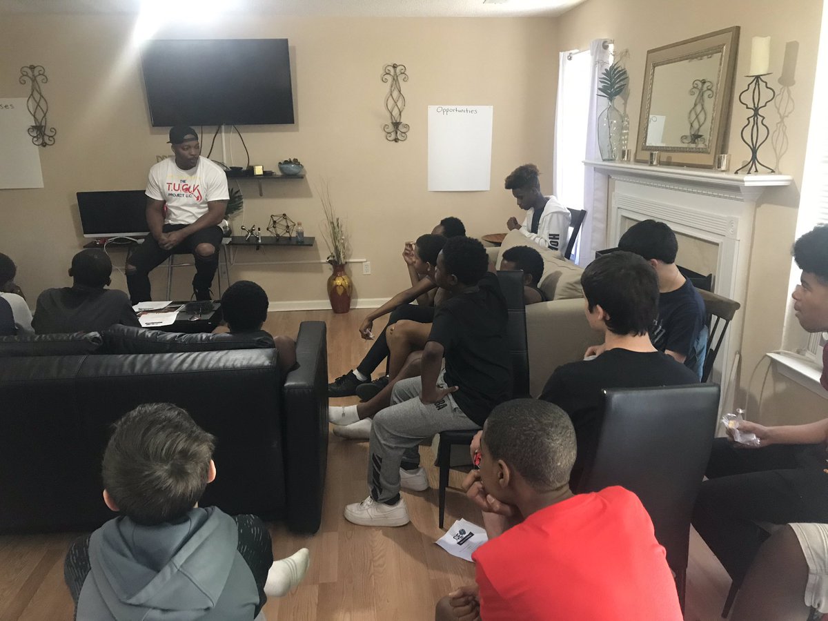 jstroudbhlh's tweet photo. We went to thank @terrance_tuck for being so transparent with our youth. Set them on the right track with the importance of decision making skills. #mentorship #motivation https://t.co/LCNIdeJxCj