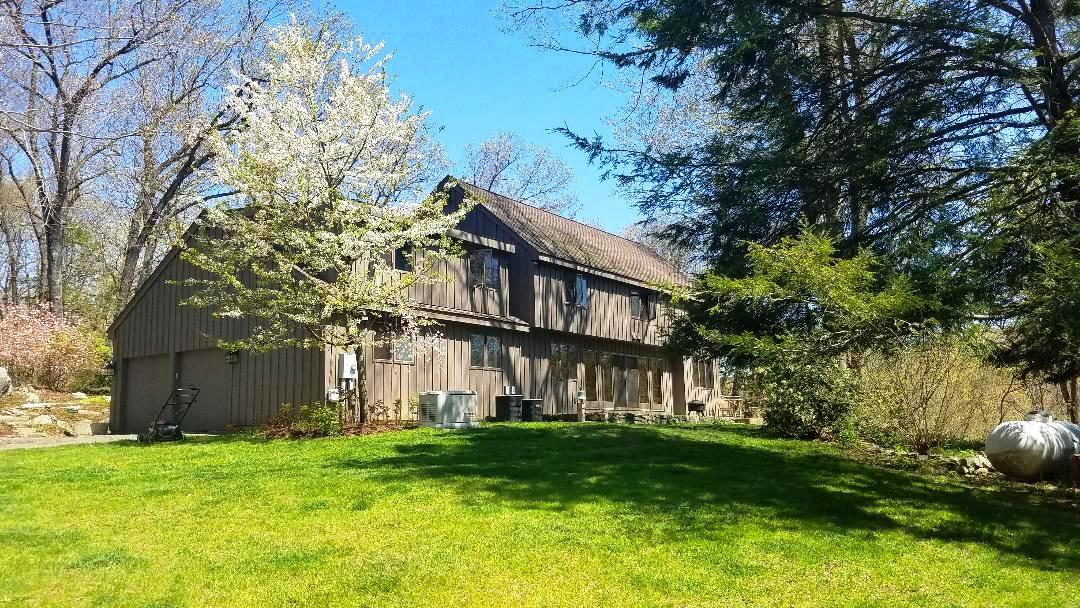 petertesta's tweet photo. JUST LISTED! RIDGEFIELD, CT $629,000- Tucked back from the road on 3.25 acres, this luxuriously updated 3 Bedroom Contemporary offers a private location and distant water views. https://t.co/umY2j1hzrl
#realestate #ridgefieldct #ctrealtor #ctrealestate #ridgefield #ctproperties https://t.co/OyXqUatfZR