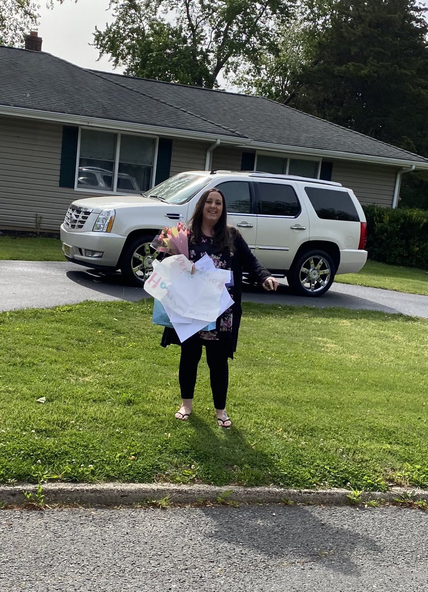 Car parade to celebrate this beautiful soul this morning! Happiest of Birthdays <a href="/ochesd/">Danielle Oches</a> 🍫🎂 Thank you for being an important part of our kids' lives 🎉 #RPFamily