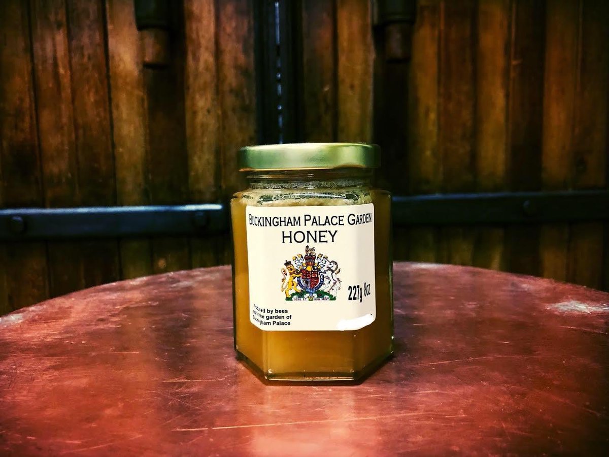 RoyalFamily's tweet photo. During the season, the bees produce enough honey for the Palace to be self-sufficient, with over 200 jars produced last year. 🍯 https://t.co/qfEXZGy8Om