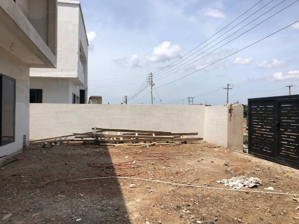 4 BEDROOM HOUSE FOR SALE IN COMMUNITY 18

⬇️ Details:

💻: bit.ly/36fgL1W
☎️: 0242727979 
📥: info@renperty.com 

#realestate #house #houseforsale #property #properties #realtor #ghana #accra #buyahouse #ghanahomes #homesinghana #homeowner #apartment #townhome #renperty