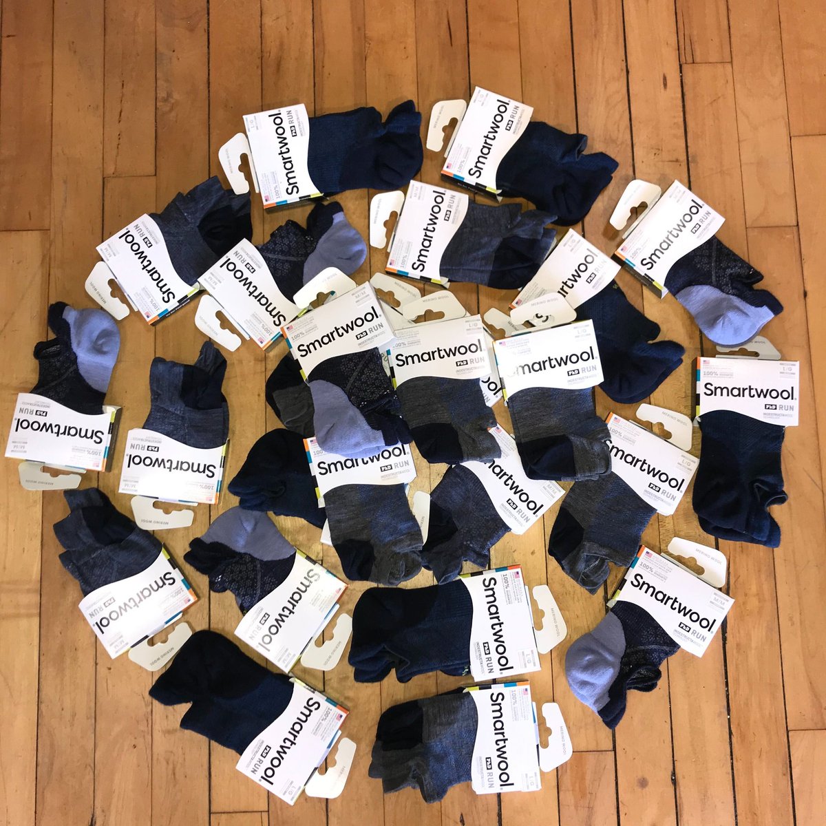 SmithtownRunCo's tweet image. Free socks with your sneaker purchase from Shop.SayvilleRunning.com. hurry, while supplies last.
.
#SmithtownRunningCompany #RunLI #SayvilleRunningCompany #SRCKeepsMoving