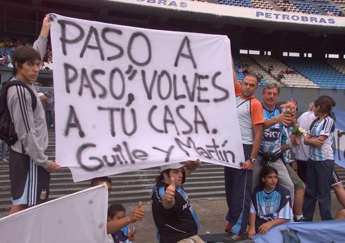 RacingClub's tweet photo. Más banderas. Más mensajes. Más cariño 💙

#MostazaDay
#FelizCumpleMostaza https://t.co/1L60X9GWlx