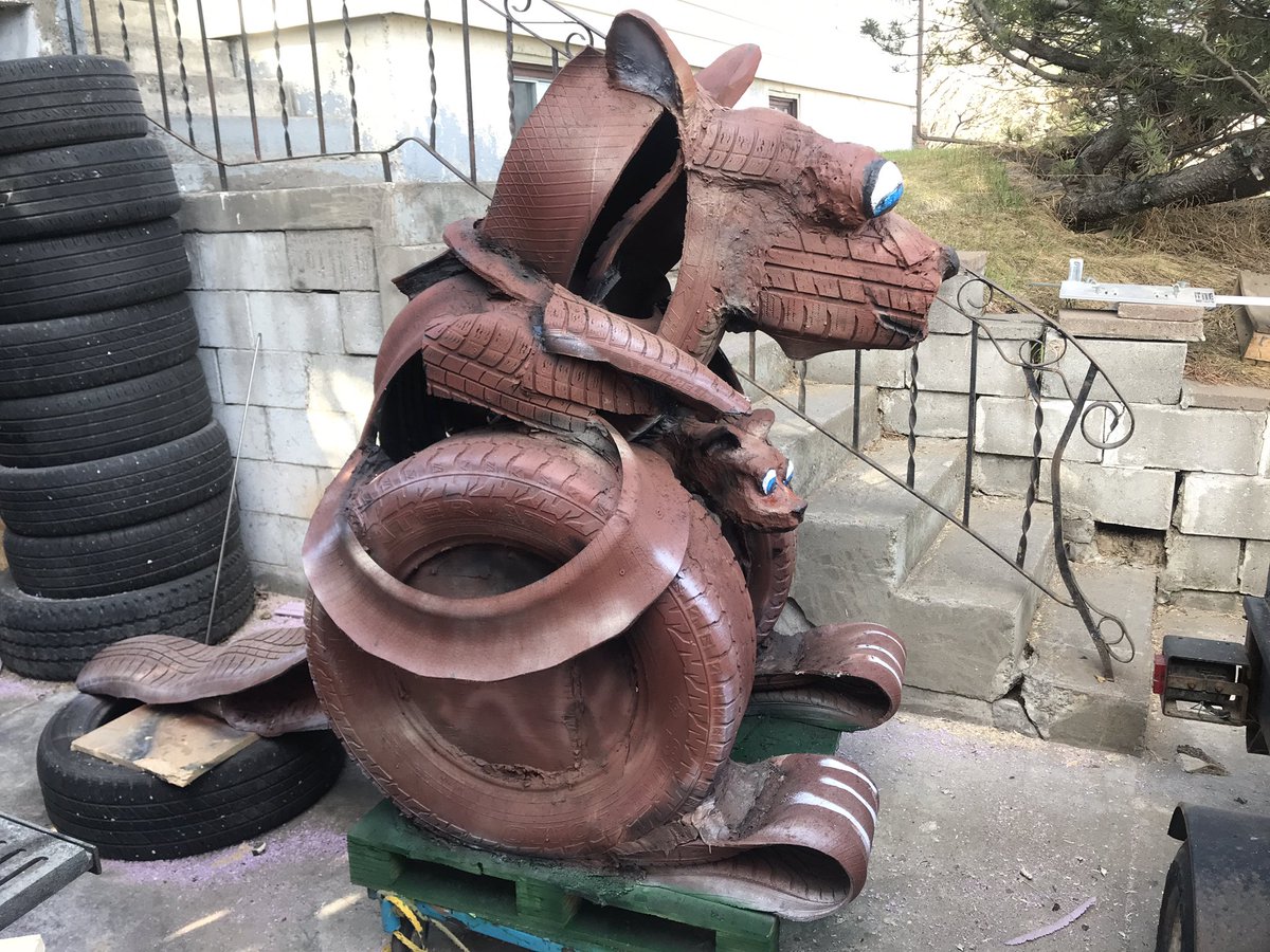 carrvercreation's tweet photo. Someone stole this from my driveway - it was a commisioned art piece I did, please keep an eye out for it -let me know if any info https://t.co/5HViuyPJp5