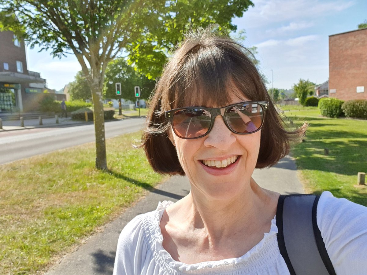 Salzasal's tweet image. Tell you what&apos;s been good for me on #WellbeingWednesday: popping into work for a couple of hours for a key action that needs sorting and being around people (2m away of course!). The walk to and from was lovely too - green, sunny and full of birdsong!
#MHincomms #MHAW20