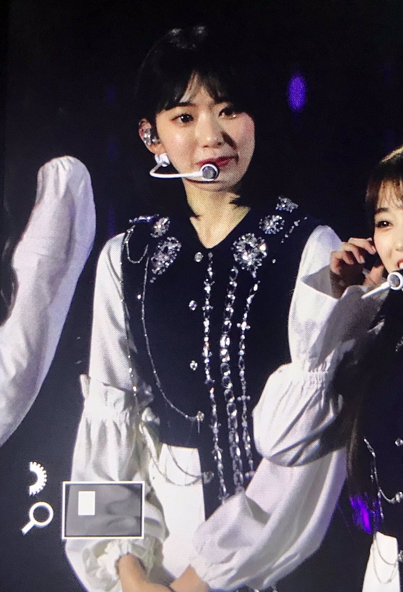sakkura39's tweet photo. Sakura’s ending ment today: “As we will be heading to meet WIZ*ONEs, I’d love to have (your) continuous support for IZ*ONE” 😭 https://t.co/ZBUOGh2tCV
