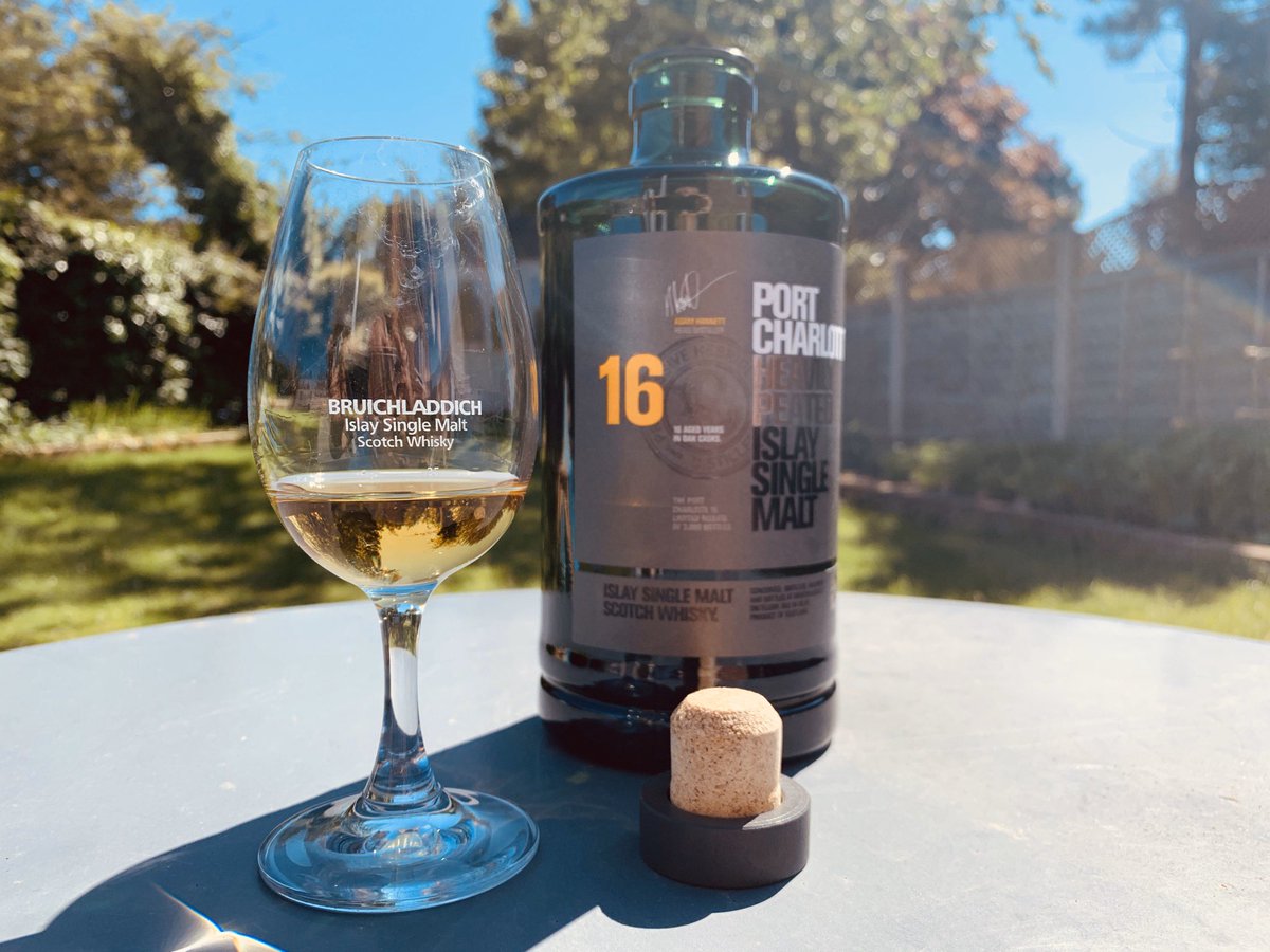 LivingRoomWhisky tweet media