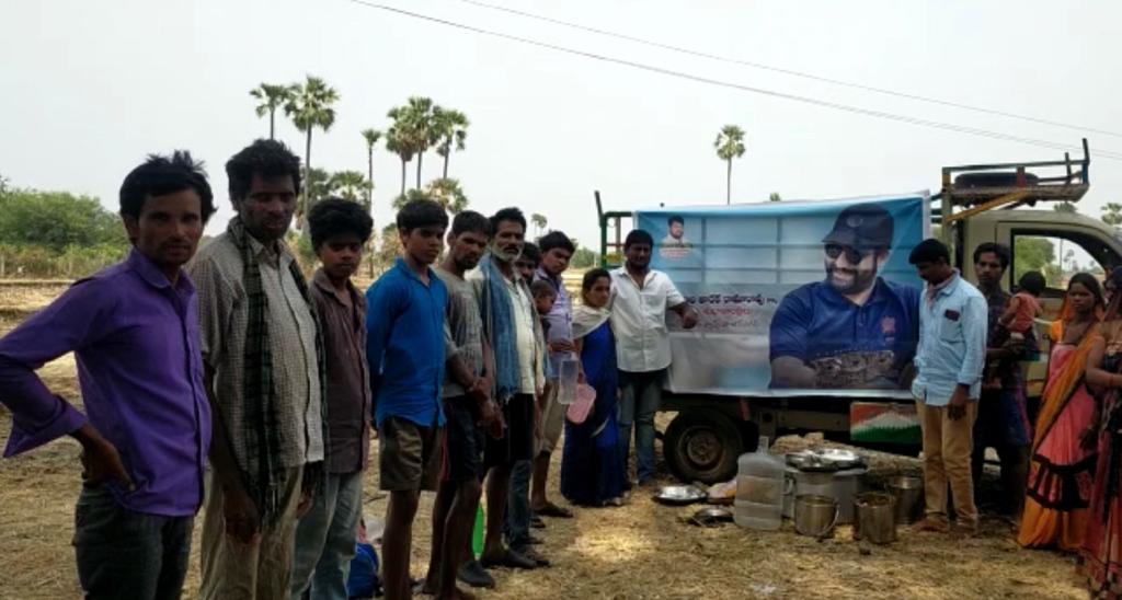 worldNTRfans's tweet photo. Suryapet NTR Fans 

@Narsaiah9999 
Vemula Narasaiah Garu 
Suryapet (Telangana) 

Food donation Camp for NTR BDAY 

#HappyBirthdayNTR @tarak9999 https://t.co/fOhZPcSjCW