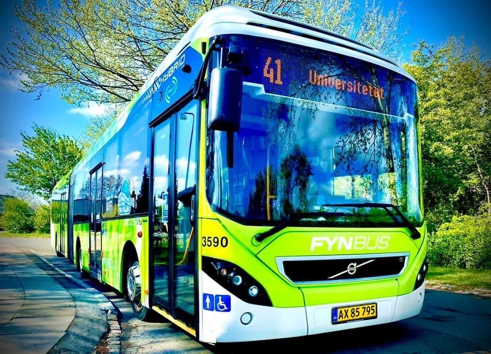 groupekeolis's tweet photo. In 2023, 20 of the 70 city #buses in @CityofOdense (Denmark's 3rd largest city 🇩🇰) will be powered by electricity! Our contract with #Fynbus to operate the city's bus network is renewed until 2027 ➡️ https://t.co/LZzqsTQo0O https://t.co/fPDbrC1rR7